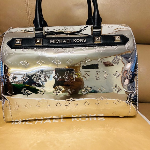 Michael Kors metalic large duffel bag with wallet - Picture 2 of 8